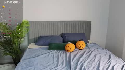 Hello  Im Mila online show from November 2025 01:26:02 AM