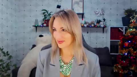 Snapshot of millaxqueen chatting on December 2025 03:30:02 PM MillaXQueen online show from December 2025 03:30:02 PM