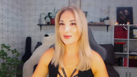 MillaXQueen online show from July 2026 12:01:02 PM