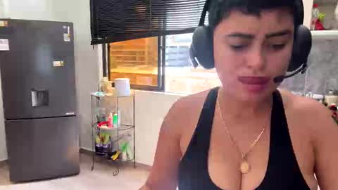 Snapshot of milley_rose chatting on October 2025 06:53:01 PM Im girl my name is Johana online show from October 2025 06:53:01 PM