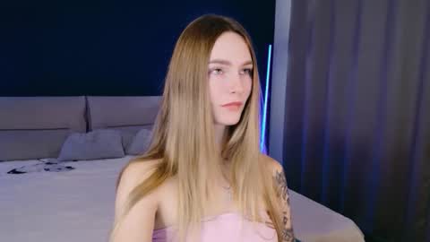 Snapshot of millianni chatting on December 2025 07:27:02 AM Mila online show from December 2025 07:27:02 AM