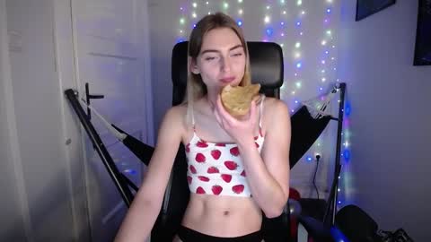 millie_lacroix online show from December 2024 05:05:02 PM