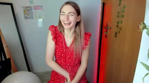 Snapshot of millie_lacroix chatting on June 2026 06:54:02 PM millie_lacroix online show from June 2026 06:54:02 PM