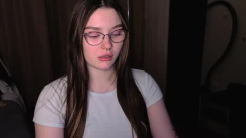Snapshot of milliedoll chatting on April 2026 03:40:02 PM Millie online show from April 2026 03:40:02 PM