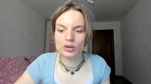 Snapshot of millikira006 chatting on May 2026 04:42:02 AM mili-kira online show from May 2026 04:42:02 AM
