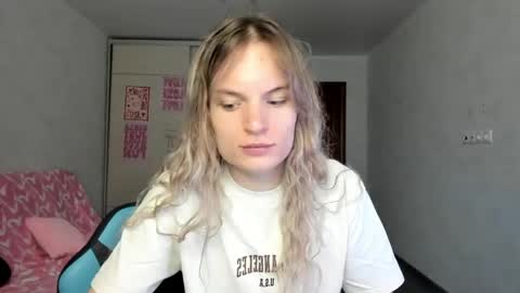 Snapshot of millikira006 chatting on May 2026 04:51:02 AM mili-kira online show from May 2026 04:51:02 AM