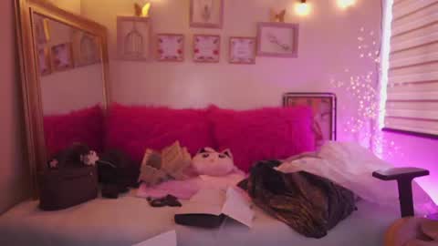 Snapshot of milly_kenner chatting on July 2026 08:44:01 PM MILLY online show from July 2026 08:44:01 PM