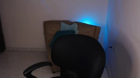 Snapshot of millyx_ chatting on May 2026 11:21:02 PM Emily online show from May 2026 11:21:02 PM