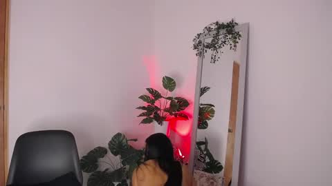 Mily Ortiz online show from November 2025 05:34:02 PM