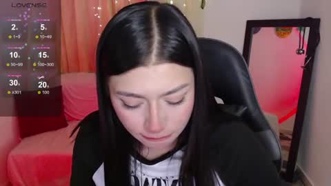 Snapshot of mily_thomson_b chatting on June 2026 02:53:01 AM Mily online show from June 2026 02:53:01 AM