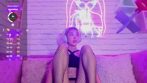 Minji online show from January 2025 03:11:01 PM