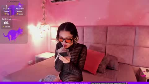 Minji online show from October 2025 11:39:01 AM