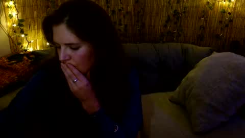 Mindy online show from November 2025 09:42:01 AM