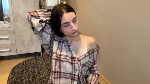 Emilia online show from October 2025 04:52:01 AM
