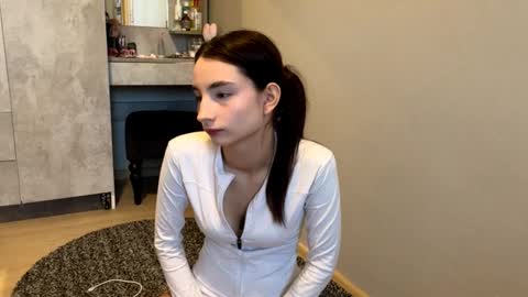 Emilia online show from October 2025 04:32:02 AM