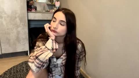 Emilia online show from October 2025 05:04:02 AM