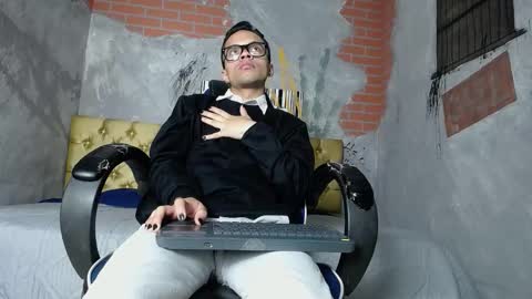 Minho Reyes online show from November 2025 01:03:01 PM