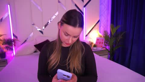 minifox_ online show from November 2025 09:42:02 AM