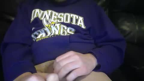 Snapshot of minnesotaguy2525 chatting on January 2025 02:32:01 AM Minnesota Guy online show from January 2025 02:32:01 AM