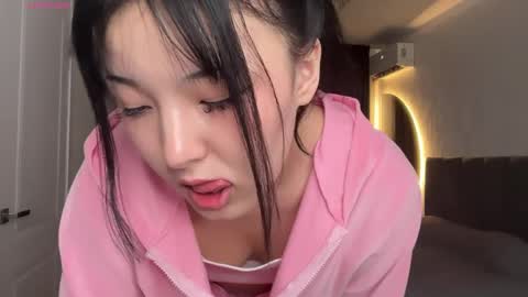 Snapshot of minnie_joy_ chatting on June 2026 12:20:01 PM Joy online show from June 2026 12:20:01 PM