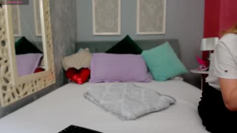 Snapshot of mira_glow chatting on April 2026 01:57:02 PM Mira online show from April 2026 01:57:02 PM