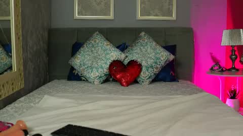 Snapshot of mira_glow chatting on May 2026 05:47:01 AM Mira online show from May 2026 05:47:01 AM