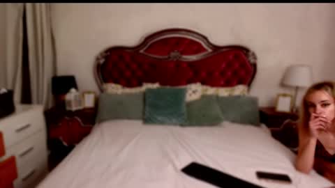 Snapshot of mira_glow chatting on June 2026 02:33:01 PM Mira online show from June 2026 02:33:01 PM