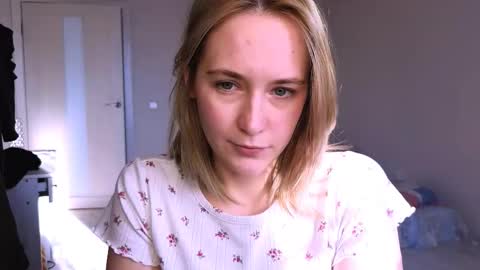 Snapshot of mira_spark chatting on September 2025 12:43:02 PM Mira online show from September 2025 12:43:02 PM