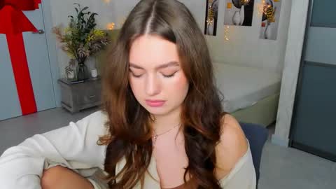 Emma online show from February 2025 07:27:02 PM