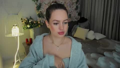 Emma online show from November 2025 07:34:02 PM