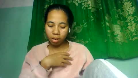 Snapshot of mirah881 chatting on June 2026 06:19:02 PM mirah881 online show from June 2026 06:19:02 PM
