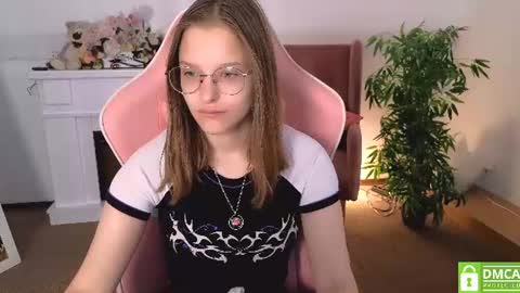 Snapshot of miranda__low chatting on July 2026 05:47:01 AM Miranda online show from July 2026 05:47:01 AM