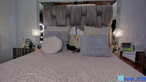 Snapshot of mirandacollins_ chatting on May 2026 12:18:01 AM Miranda online show from May 2026 12:18:01 AM