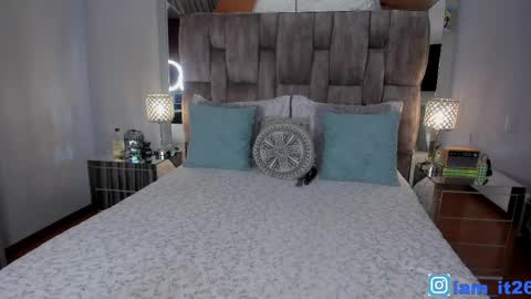 Snapshot of mirandacollins_ chatting on May 2026 01:12:01 AM Miranda online show from May 2026 01:12:01 AM