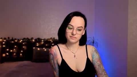 MiraSkyy online show from December 2025 09:32:02 PM