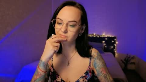 MiraSkyy online show from April 2026 04:00:01 PM