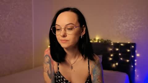 MiraSkyy online show from May 2026 07:00:01 PM