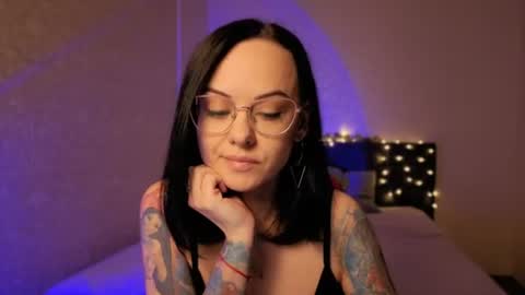 MiraSkyy online show from June 2026 04:42:02 PM