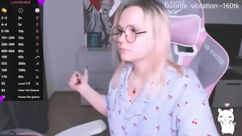 Kira online show from September 2025 09:38:01 PM