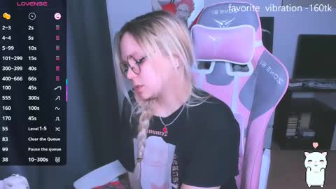 Kira online show from November 2025 08:49:01 PM