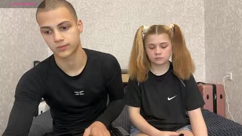 Snapshot of mirelcouple chatting on May 2026 10:00:01 AM mirelcouple online show from May 2026 10:00:01 AM