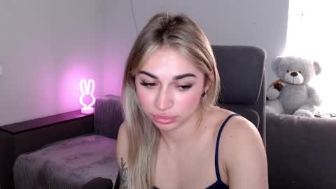 Snapshot of miri07 chatting on April 2026 06:19:01 AM miri07 online show from April 2026 06:19:01 AM