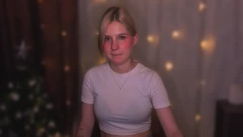 Snapshot of mirrameow chatting on December 2025 09:57:01 PM Mira online show from December 2025 09:57:01 PM