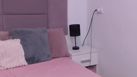 Snapshot of miryamines chatting on February 2025 02:58:01 AM MiryamInes online show from February 2025 02:58:01 AM