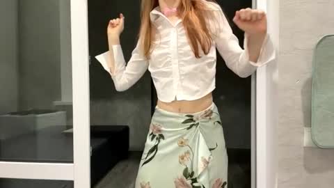 Molly online show from September 2025 07:35:02 PM