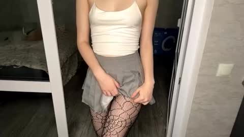 Molly online show from November 2025 05:45:02 PM