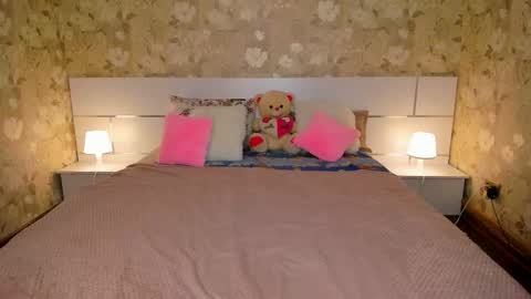 mishapallmer online show from February 2026 12:05:02 PM