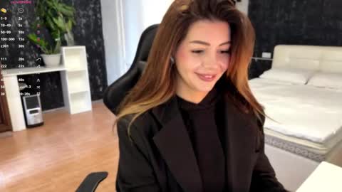 Snapshot of mishel_vilds chatting on November 2025 10:14:02 AM My mane Mishel online show from November 2025 10:14:02 AM