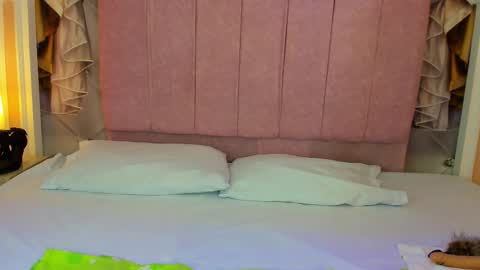 Mishell online show from February 2026 01:39:02 PM