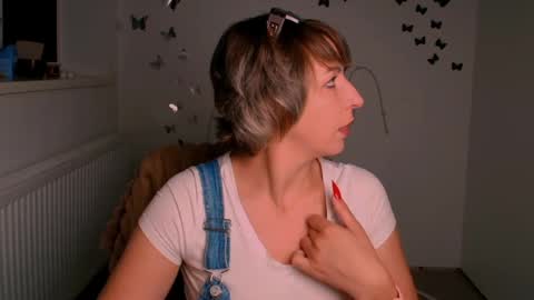 Snapshot of mishelle_blondie chatting on June 2026 05:19:02 AM Mishelle online show from June 2026 05:19:02 AM